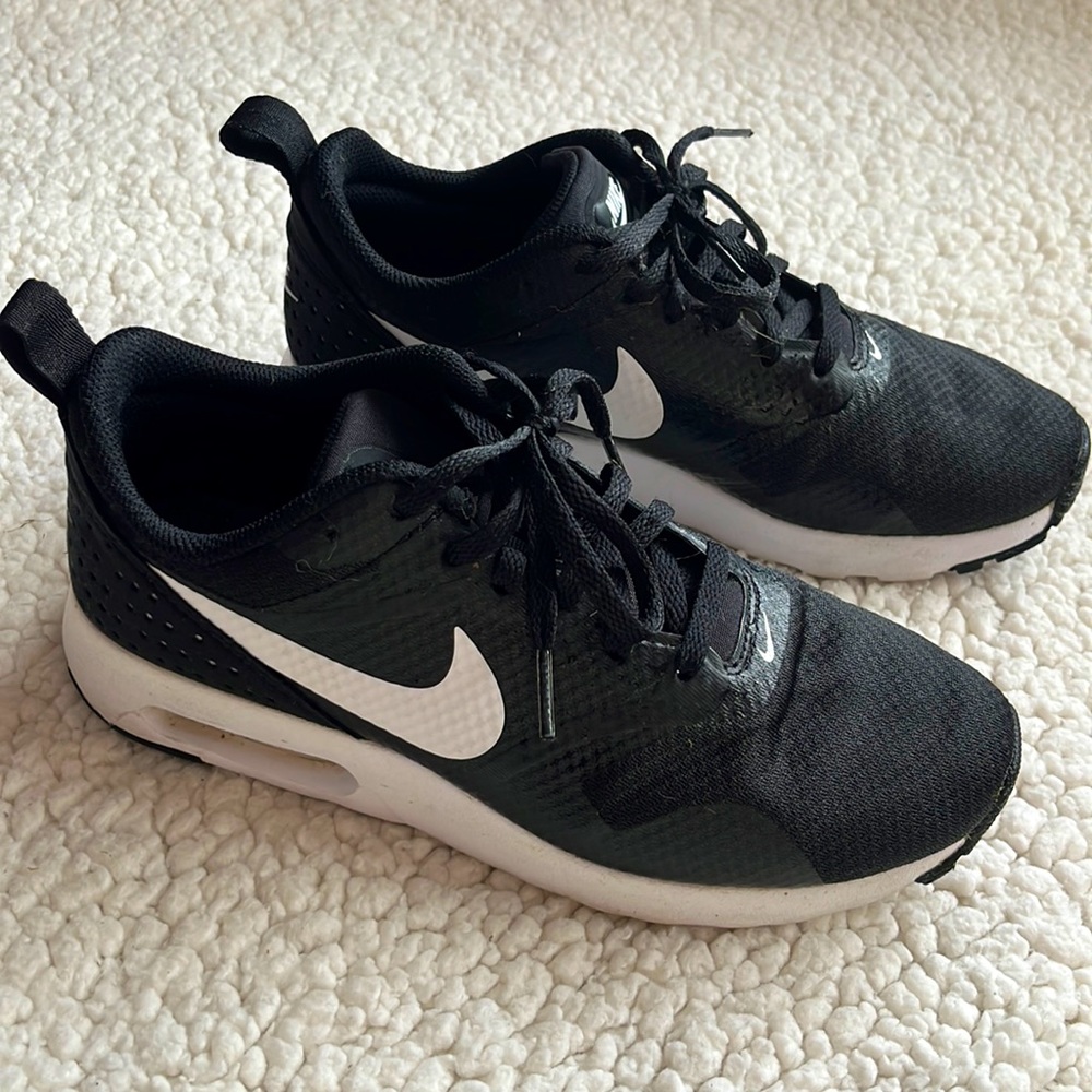 EUC Nike Air